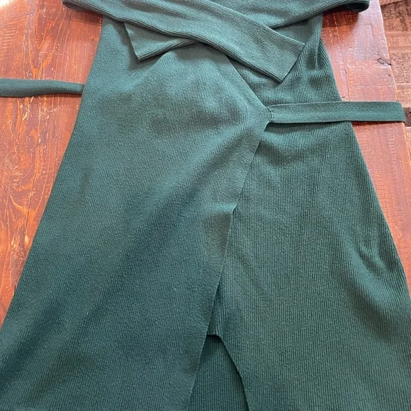 Dark green Banana Republic wrap sweater dress size small - Picture 7 of 9